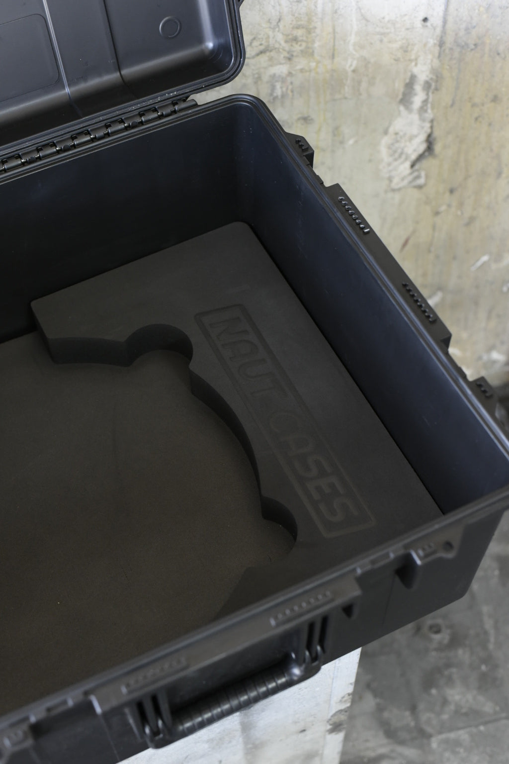 Drummers Fly Kit 3 Snare, Kick Pedals, accessories and a removable cymbals tray to hold a small cymbal kit up to 20" diameter.